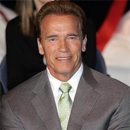 Arnold Schwarzenegger se Twittereşte cu Dmitri Medvedev