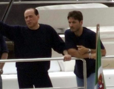 Silvio Berlusconi şi fiul său, anchetaţi pentru evaziune fiscală