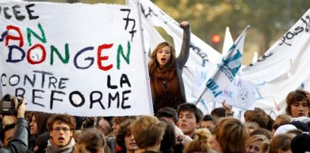 Studenţii francezi protestează faţă de creşterea vârstei de pensionare