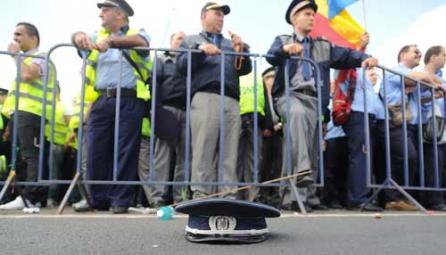 Raportul la protestul poliţiştilor, o cacealma cu marca CSAT