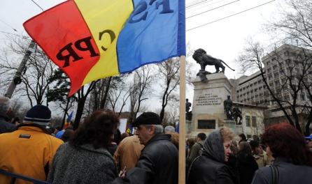 Sindicaliştii din Cercetare protestează la Palatul Parlamentului