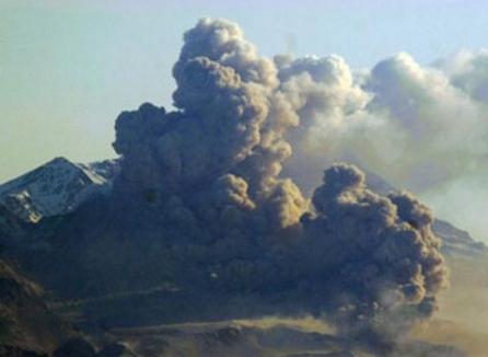 Doi vulcani au erupt în acelaşi timp, în peninsula Kamciatka