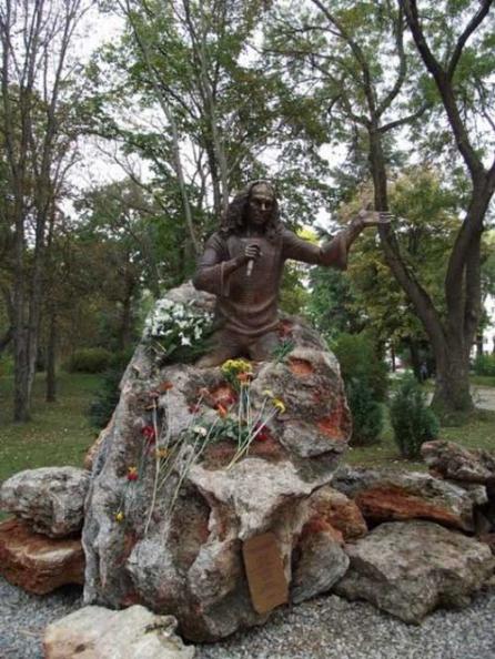 Ronnie James Dio are statuie în Bulgaria