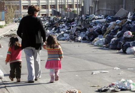 Străzile din Neapole, pline de gunoaie
