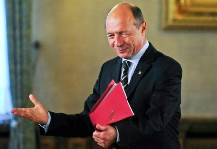 Băsescu: Voi refuza în continuare promulgarea legilor care încalcă strategia Guvernului