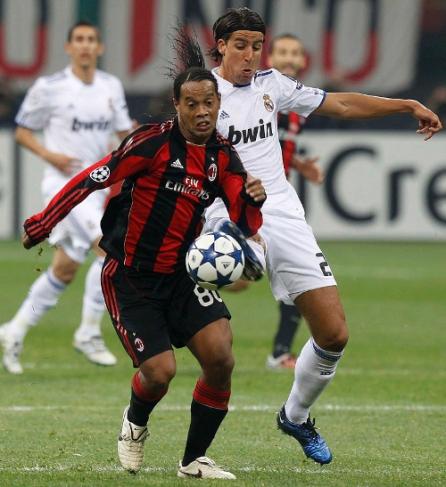 Hagi îl ademeneşte pe Ronaldinho cu un salariu de 10 milioane de euro!