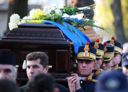 Adrian Păunescu, cimitirul Bellu 18410423