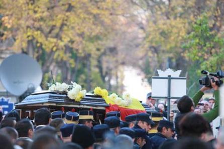 Adrian Păunescu, cimitirul Bellu 18410424