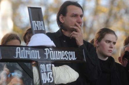 Adrian Păunescu, cimitirul Bellu 18410478