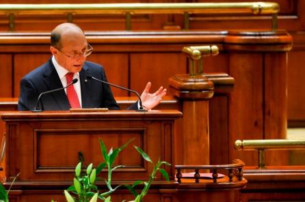 Băsescu vrea pace cu Opoziţia pentru deblocarea activităţii Parlamentului