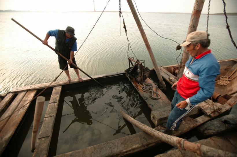 Namolari pe lac vara si iarna 18411017
