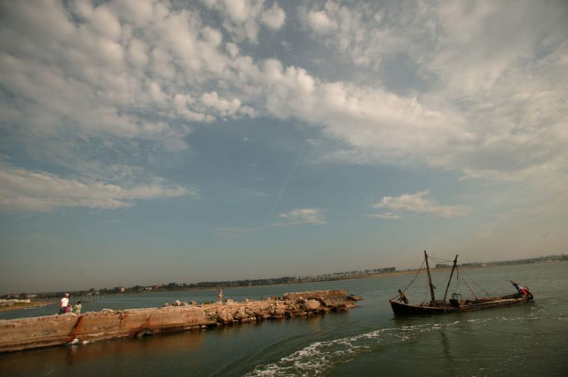 Namolari pe lac vara si iarna 18411026