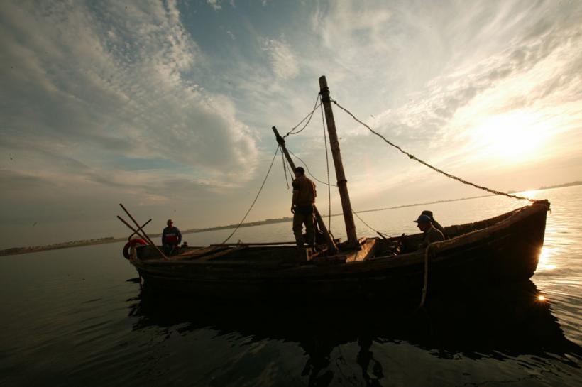 Namolari pe lac vara si iarna 18411030