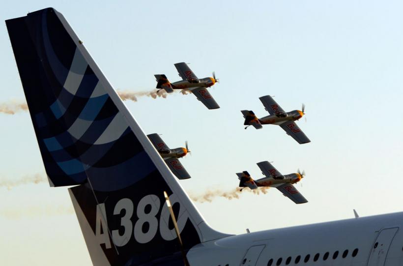 Acrobatii aerului 18411081