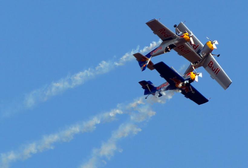 Acrobatii aerului 18411083