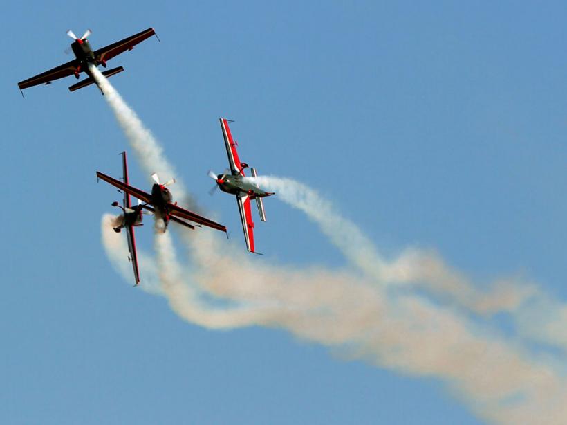 Acrobatii aerului 18411084