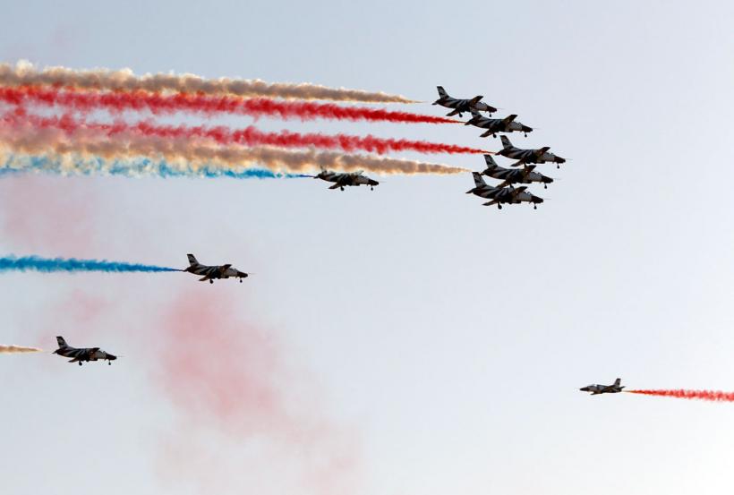 Acrobatii aerului 18411086