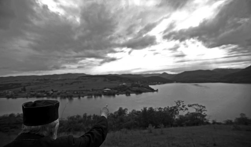 Bisericile de sub ape 18411587