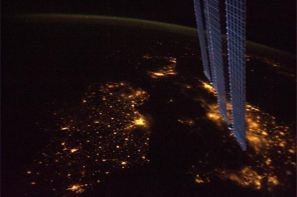 Imagini spectaculoase din spaţiu, pe contul de Twitter al unui astronaut american