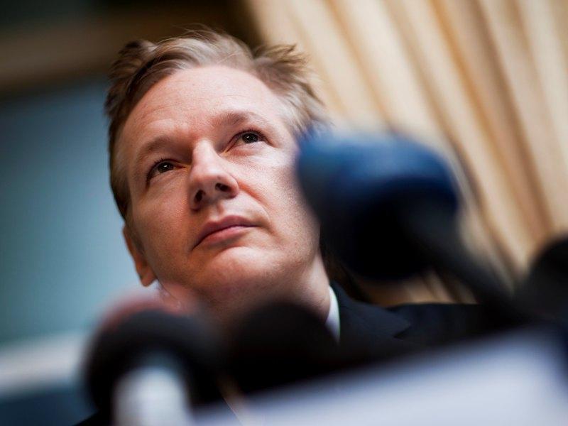 Fondatorul Wikileaks, acuzat de viol