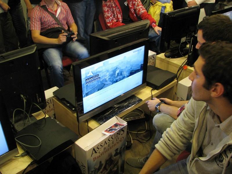 Imagini de la lansarea Assassin's Creed 2: Brotherhood în România 18411971