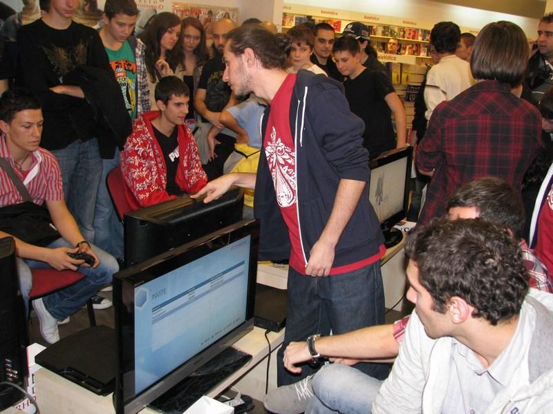 Imagini de la lansarea Assassin's Creed 2: Brotherhood în România 18411972