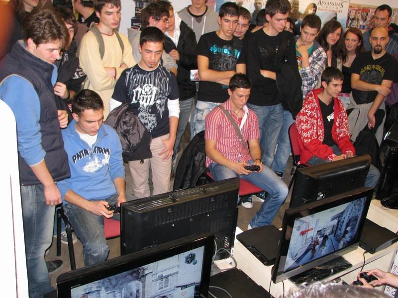 Imagini de la lansarea Assassin's Creed 2: Brotherhood în România 18411978