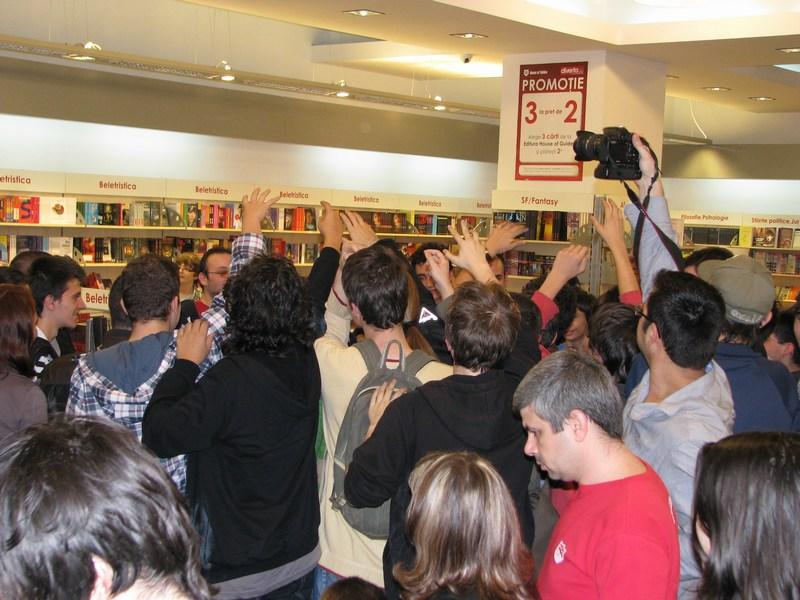 Imagini de la lansarea Assassin's Creed 2: Brotherhood în România 18411982