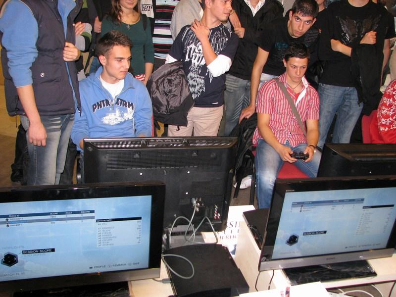 Imagini de la lansarea Assassin's Creed 2: Brotherhood în România 18411983