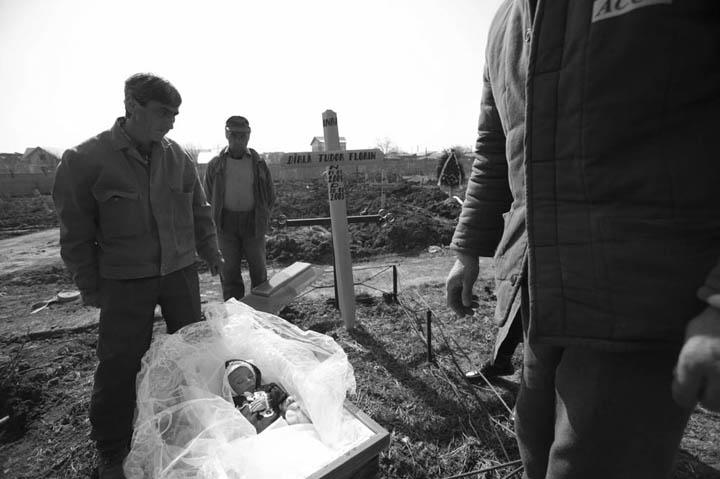 Copii abandonaţi 18412202