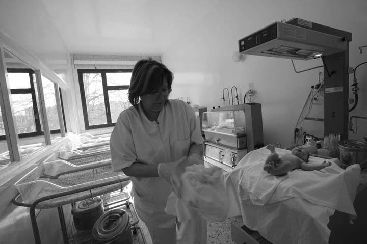 Copii abandonaţi 18412210