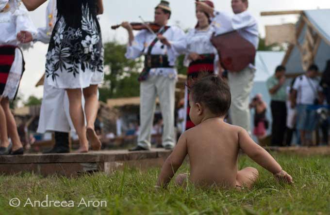 "Cântecele din Cimitirul Vesel” 18412715
