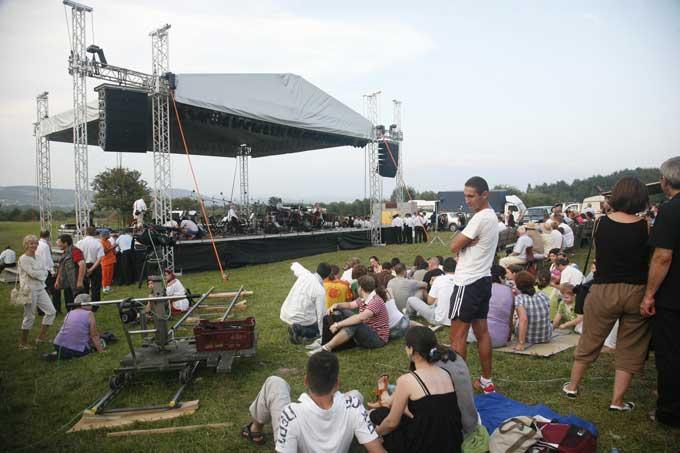 "Cântecele din Cimitirul Vesel” 18412737