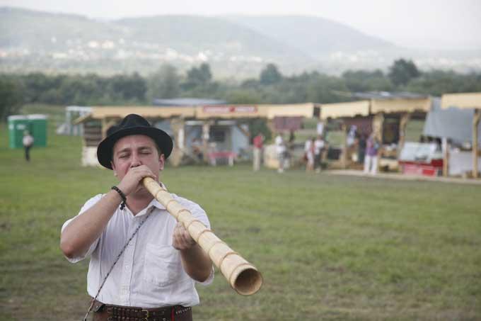 "Cântecele din Cimitirul Vesel” 18412746