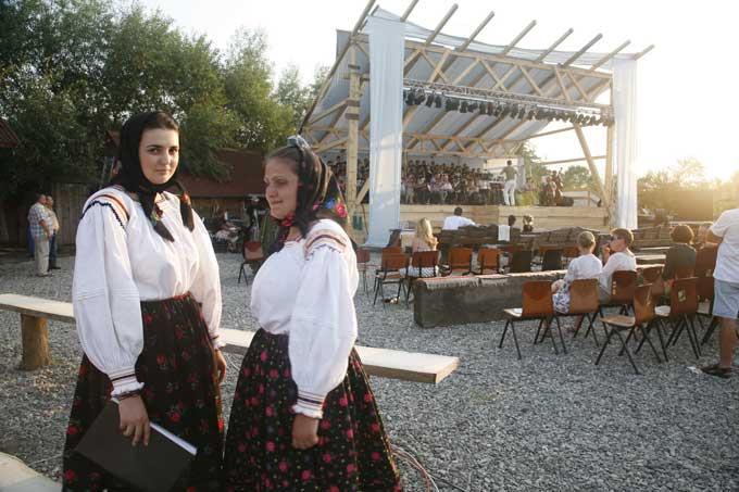 "Cântecele din Cimitirul Vesel” 18412748