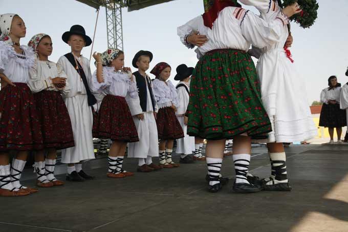 "Cântecele din Cimitirul Vesel” 18412751