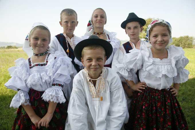 "Cântecele din Cimitirul Vesel” 18412755