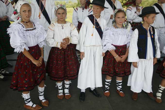 "Cântecele din Cimitirul Vesel” 18412756