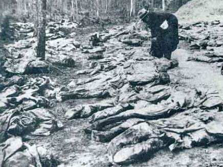 Masacrul de la Katyn, o "crimă" ordonată de Stalin
