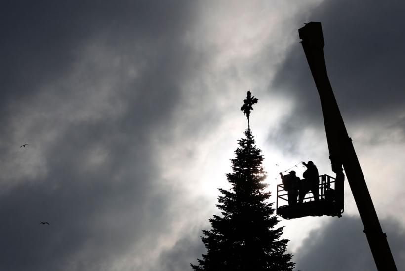 Pregatiri pentru sarbatorirea  Craciunului 18412100