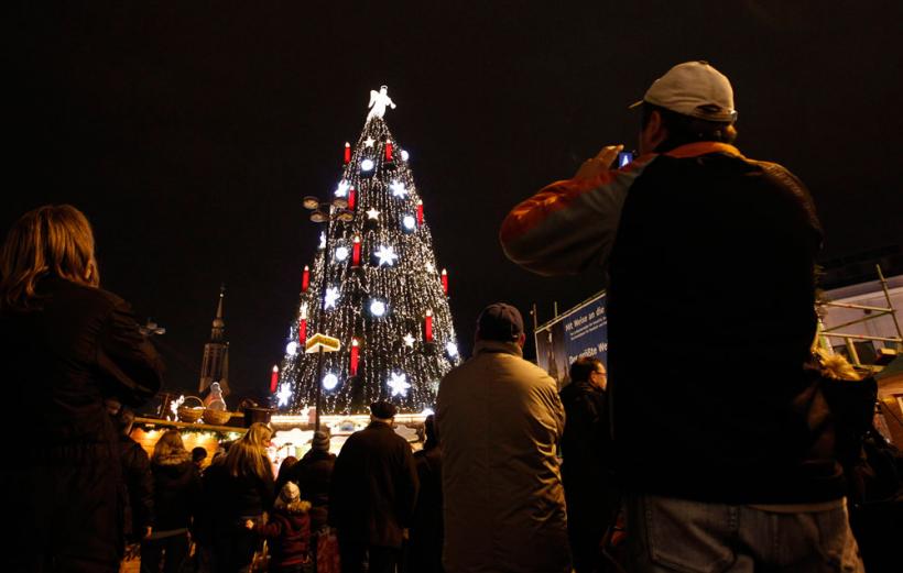 Pregatiri pentru sarbatorirea  Craciunului 18412101