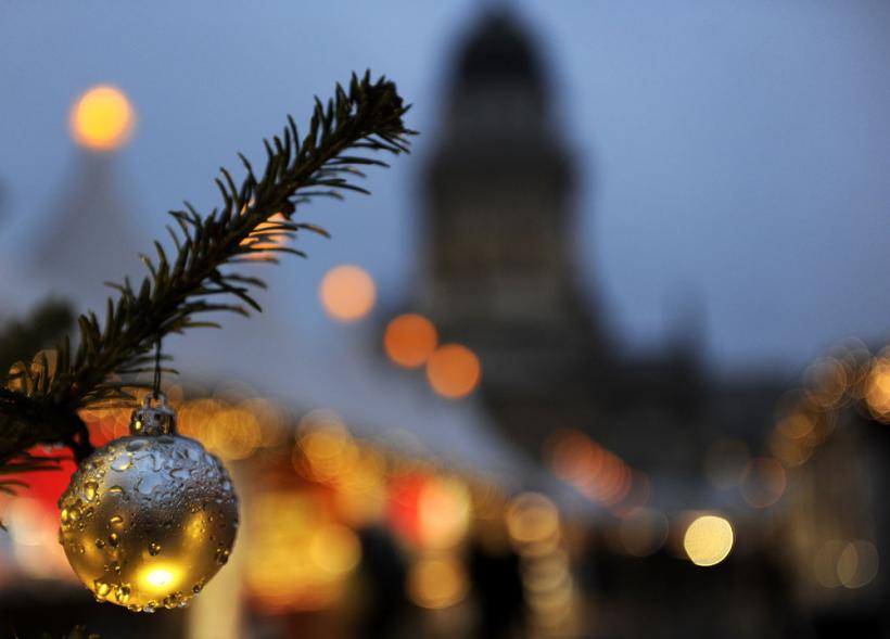 Pregatiri pentru sarbatorirea  Craciunului 18412660