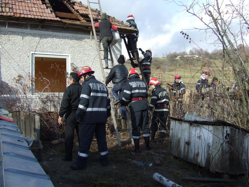 Gospodărie înghiţită de un crater imens