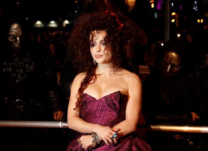 Helena Bonham Carter, lăudată de Vanity Fair pentru stilul său vestimentar excentric (video)