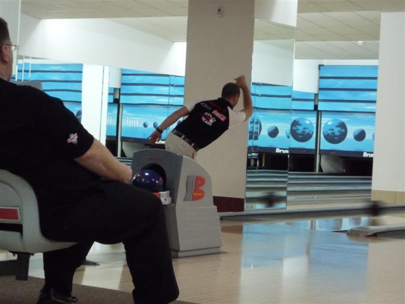 Primul turneu internaţional de bowling din România 18412994