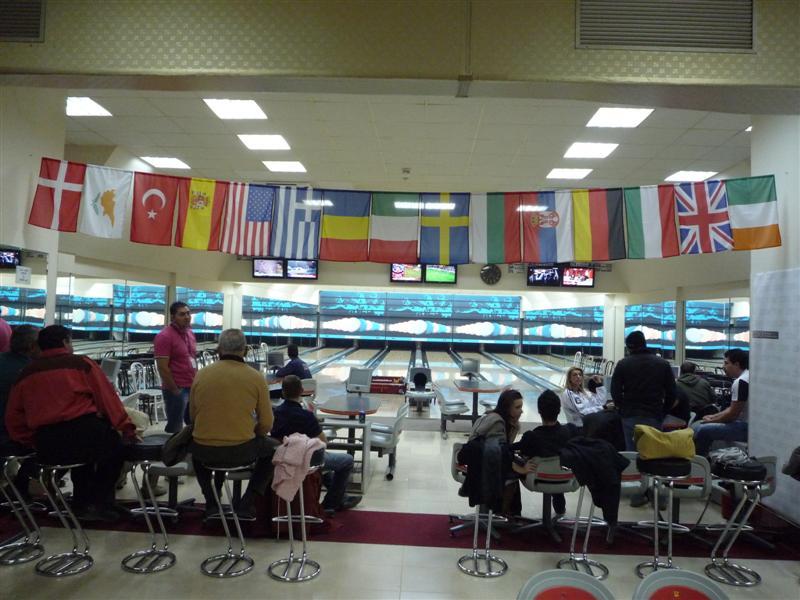 Primul turneu internaţional de bowling din România 18413003