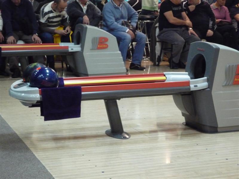 Primul turneu internaţional de bowling din România 18413102