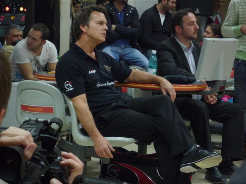 Primul turneu internaţional de bowling din România 18413107