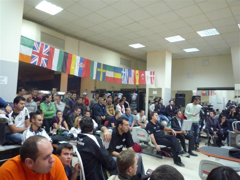 Primul turneu internaţional de bowling din România 18413108