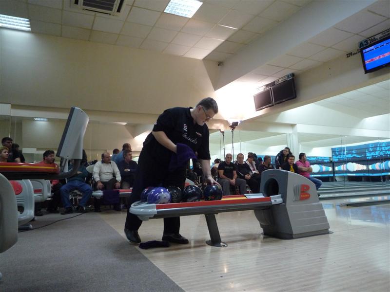 Primul turneu internaţional de bowling din România 18413110